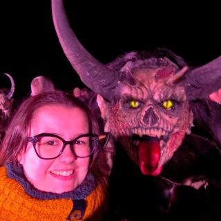 Někdy je to ježdění se stánkem i zábava 😁👹 Krampus show v Sobotíně 👿😈 #madacrame #stanek #vanocnitrhy #krampus...